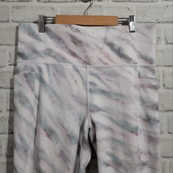 EUC Athleta Salutation Stash Pocket II 7/8 Tight White Marble size L - Picture 4 of 10